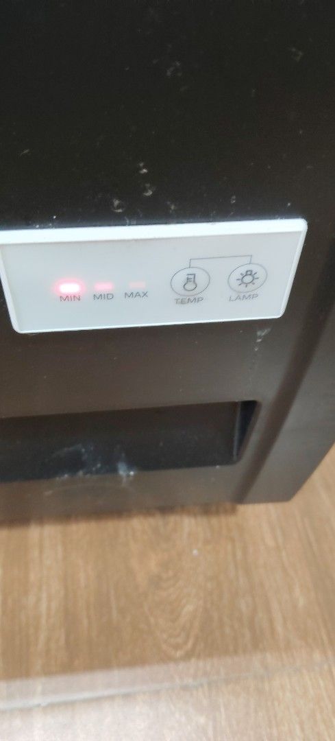 Condura CCH78NF 7.8 cuft Chiller (Category: Refrigerators and Freezers) located in Pasig City. Submitted by gamitatibapa18 (Listing ID 1463662062, Image 3). Description: - Condura Chiller, Model CCH78NF - 7.8 Cubic Feet Capacity - Dimensions: 52cm x 148cm - Features adjustable shelves and interior lighting - Comes with keys for the lock - In excellent working condition - May 2026 lang binili -sobra tipid sa kuryente.