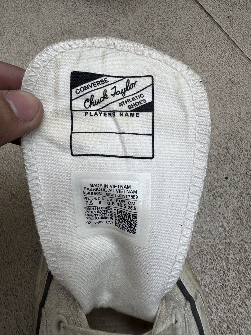 Converse Chuck Taylor All Star Shoes (Category: Sneakers) located in Quezon City. Submitted by jareddeuna (Listing ID 1463562190, Image 3). Description: - Classic White Converse Chuck Taylor All Star - Low top style with laces - Size: 7.5 US Men's - Plenty of wear left, great for everyday use!.