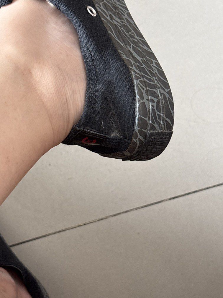 Converse size 8 sneakers (Category: Sneakers) located in Manila. Submitted by vintageaccessories (Listing ID 1463587776, Image 3). Description: .
