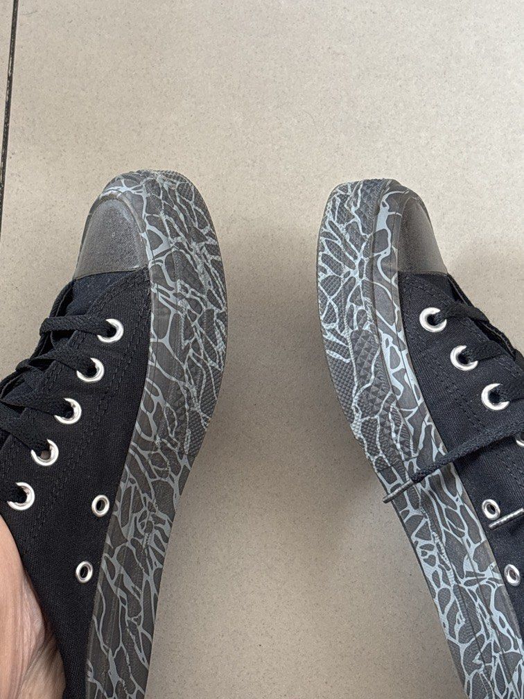 Converse size 8 sneakers (Category: Sneakers) located in Manila. Submitted by vintageaccessories (Listing ID 1463587776, Image 2). Description: .