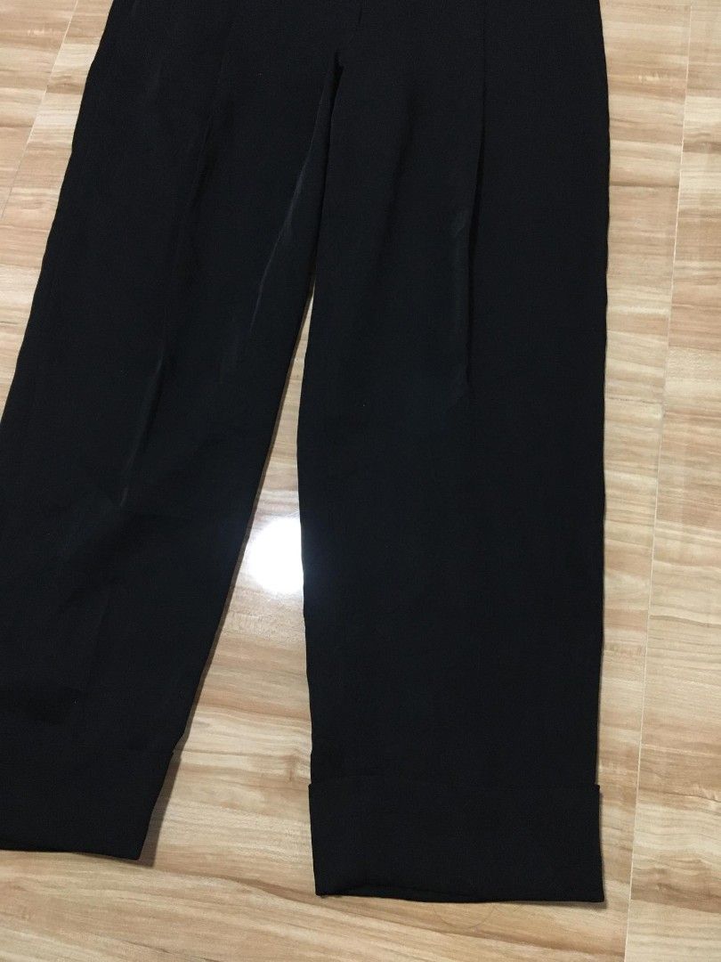 COS Black Wide Leg Cropped Pants (Category: Jeans) located in Davao. Submitted by parenasnic86577 (Listing ID 1463587560, Image 3). Description: - Black wide-leg pants - Cropped length with cuff detail - High-waisted design - Relaxed, comfortable fit - Versatile for casual and smart casual styling - Easy to pair with various tops and shoes size 32-33.