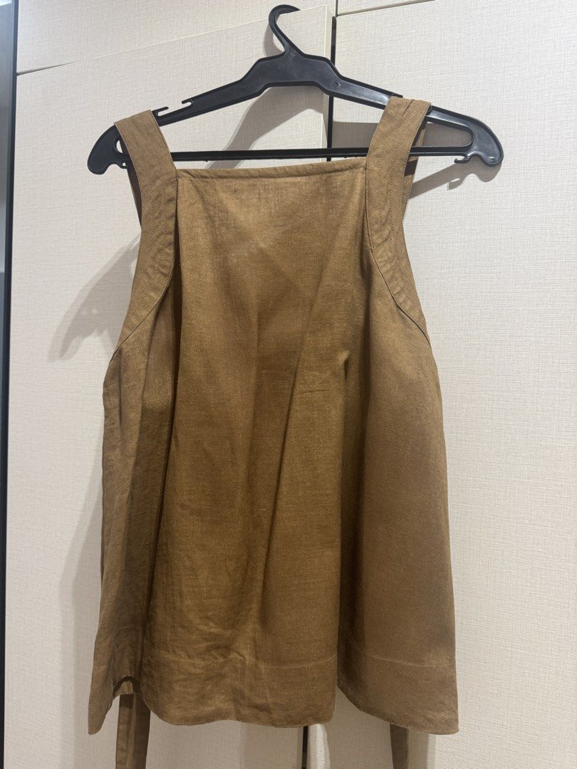 COS Brown Square Neck Sleeveless Top (Category: Sleeveless) located in Quezon City. Submitted by envti (Listing ID 1463702951, Image 1). Description: - Brand: COS - Color: Brown - Style: Sleeveless top - Neckline: Square neck - Fit: Relaxed, slightly flared - Details: Tie details at the back - Material: Linen fabric - Size: EUR 40.