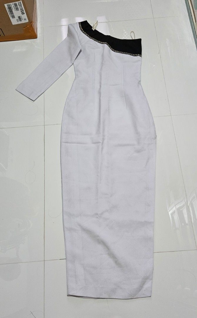 Costume for Egypt or Mythology (Category: Looking For) located in Las Pinas. Submitted by happyfindstuff4u (Listing ID 1460958381, Image 3). Description: Costume for Mythology and Egypt With long slit at the side Best fit for xs to small frame only EUC.