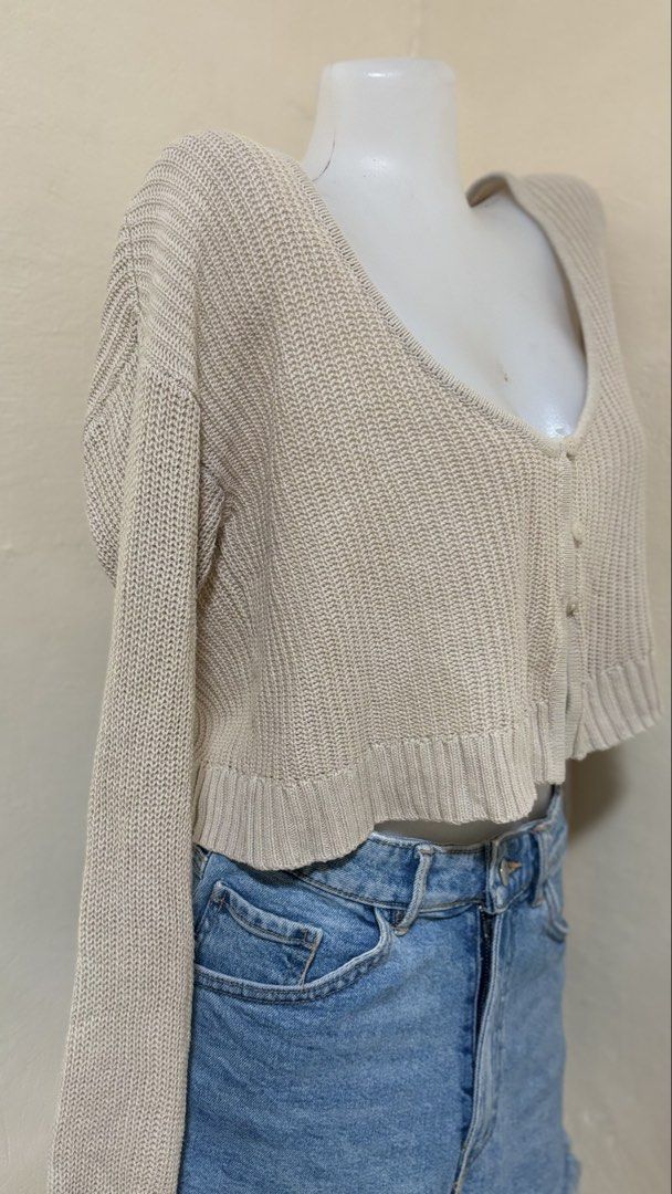Cotton On Blazer beige (Category: Coats, Jackets and Outerwear) located in Santa Cruz. Submitted by homedecluttersale (Listing ID 1463587426, Image 2). Description: • Bought in Cotton On Singapore • Fits Medium to Large • In excellent condition • Photos taken using mannequin only 🚚 Shipping via J&T only 📦 Shipping fee to be shouldered by buyer 💳 Mode of payment: GCash 📍 Santa Cruz, Laguna.