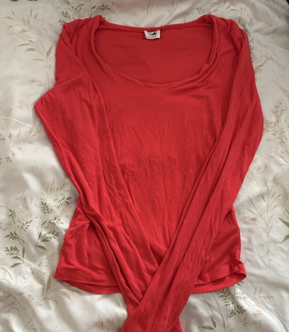 Cotton On Longsleeves (Category: Longsleeves) located in Manila. Submitted by hygeia555 (Listing ID 1463741584, Image 1). Description: - used twice only .