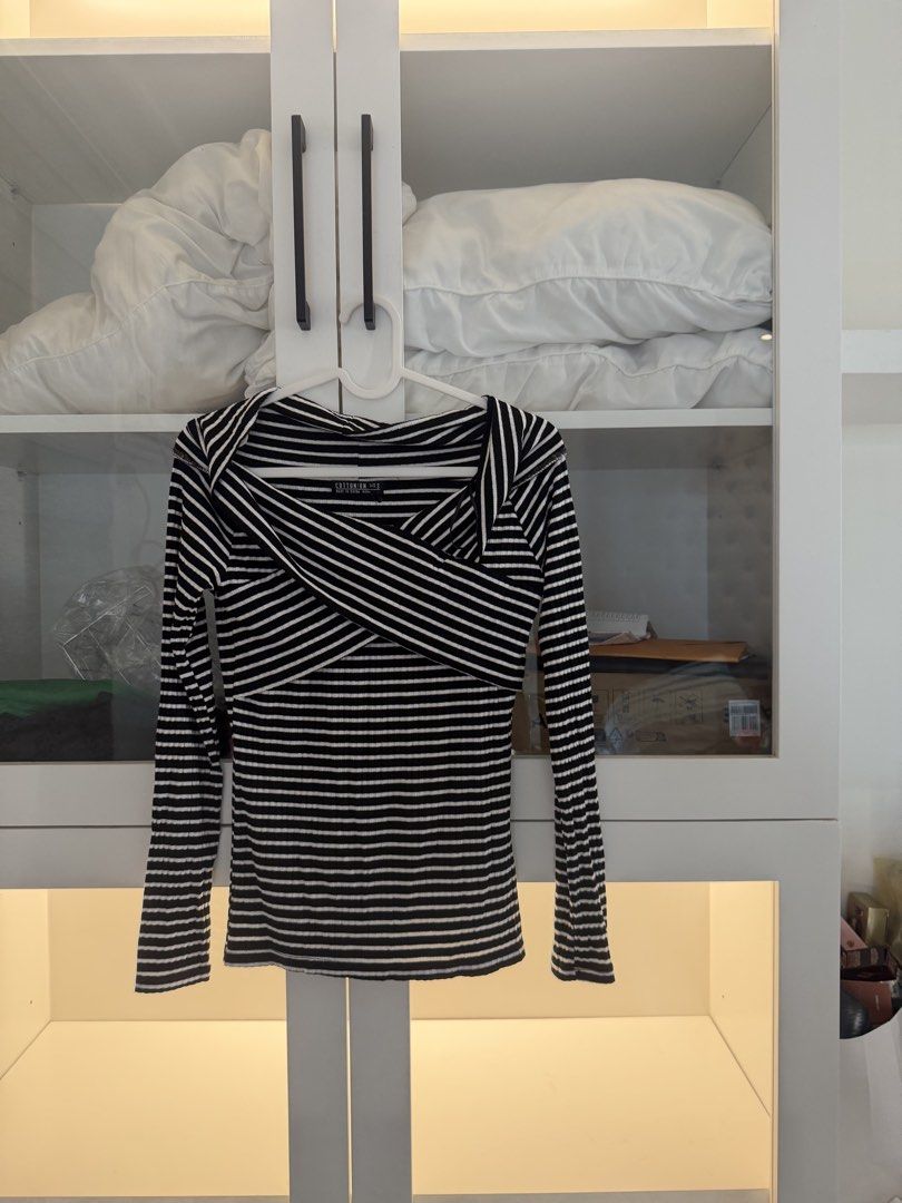 Cotton on offshoulder (Category: Longsleeves) located in Quezon City. Submitted by destashingmycloset (Listing ID 1463695041, Image 1). Description: .