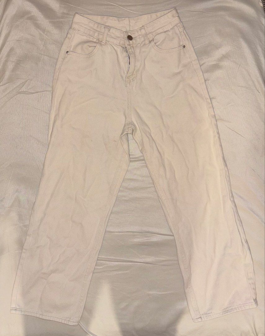 Cream Straight Cut Jeans (Category: Jeans) located in Pasig City. Submitted by km.sc (Listing ID 1463657313, Image 1). Description: Unbranded Jeans Tag says size M but I think it fits small bc .