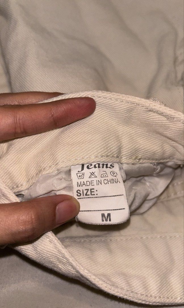 Cream Straight Cut Jeans (Category: Jeans) located in Pasig City. Submitted by km.sc (Listing ID 1463657313, Image 2). Description: Unbranded Jeans Tag says size M but I think it fits small bc .