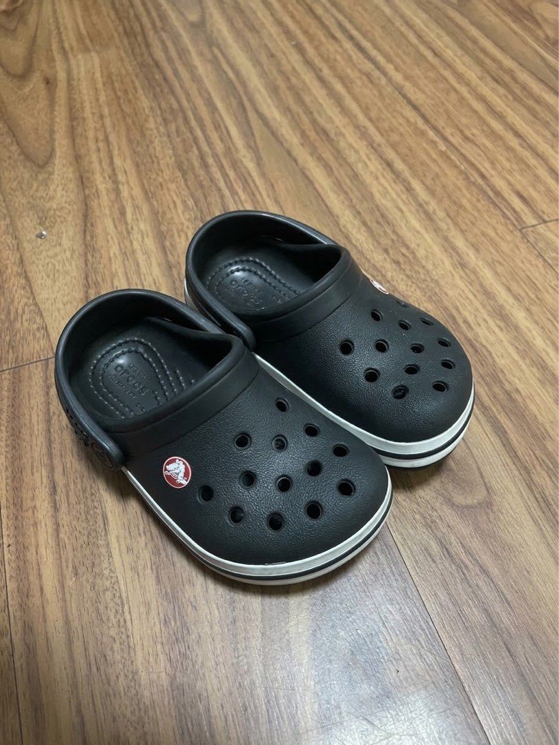 Crocs Classic Clog Black White Kids (Category: Babies & Kids Fashion) located in Quezon City. Submitted by onceuponakai (Listing ID 1463660088, Image 1). Description: Used like new Crocs size c7 Please refer to size guide uploaded in Crocs’ official website. Includes original crocs bag. .