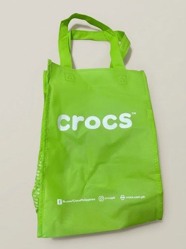 Crocs Classic Clog Black White Kids (Category: Babies & Kids Fashion) located in Quezon City. Submitted by onceuponakai (Listing ID 1463660088, Image 2). Description: Used like new Crocs size c7 Please refer to size guide uploaded in Crocs’ official website. Includes original crocs bag. .