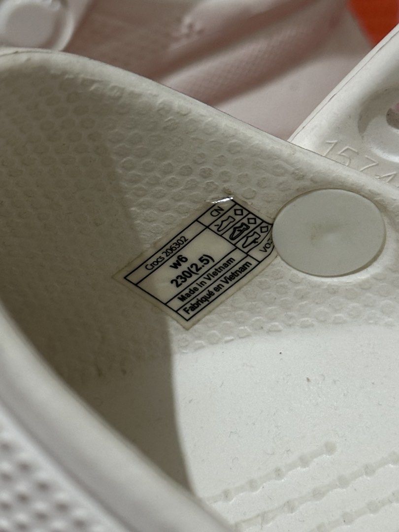 Crocs Platform (Category: Slippers and slides) located in Antipolo. Submitted by wxyz9876 (Listing ID 1463697343, Image 3). Description: - White platform Crocs - Size: W6 (230mm) I’ll give more free jibbitz.