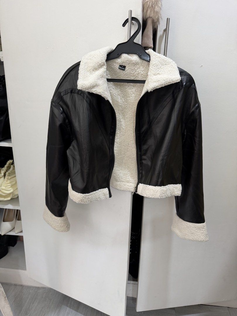 crop faux leather puffer (Category: Coats, Jackets and Outerwear) located in Pasig City. Submitted by miss_abuelita (Listing ID 1463614205, Image 2). Description: best fits xs-s length 18” shoulder to shoulder 19”.