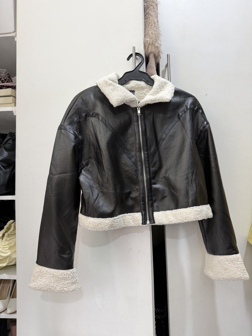 crop faux leather puffer (Category: Coats, Jackets and Outerwear) located in Pasig City. Submitted by miss_abuelita (Listing ID 1463614205, Image 3). Description: best fits xs-s length 18” shoulder to shoulder 19”.