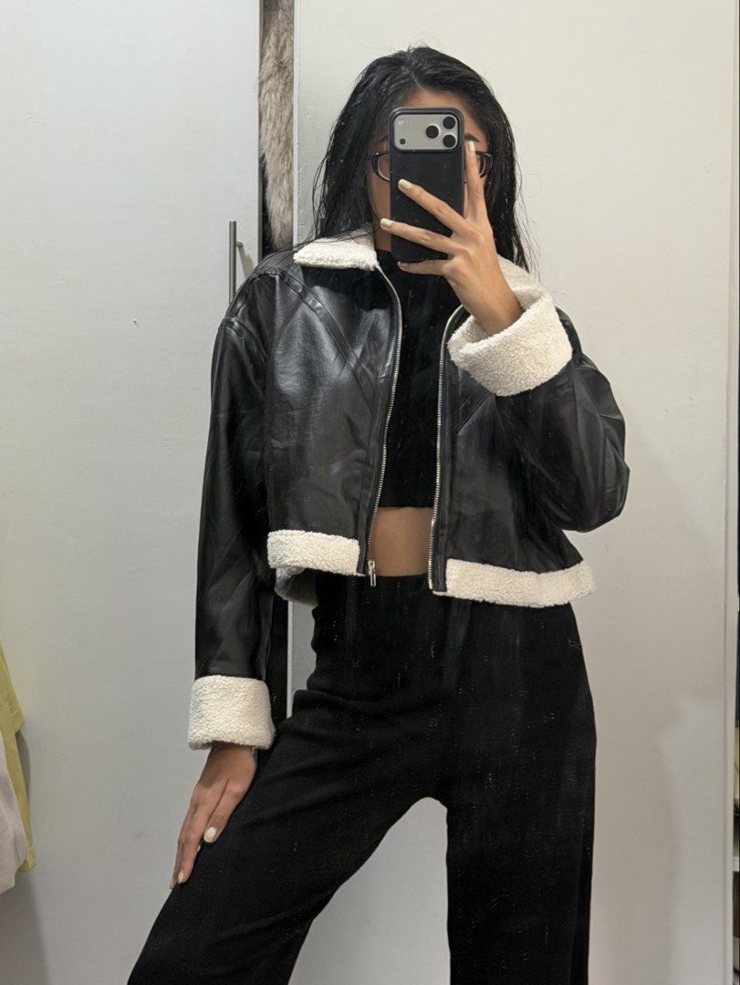 crop faux leather puffer (Category: Coats, Jackets and Outerwear) located in Pasig City. Submitted by miss_abuelita (Listing ID 1463614205, Image 1). Description: best fits xs-s length 18” shoulder to shoulder 19”.