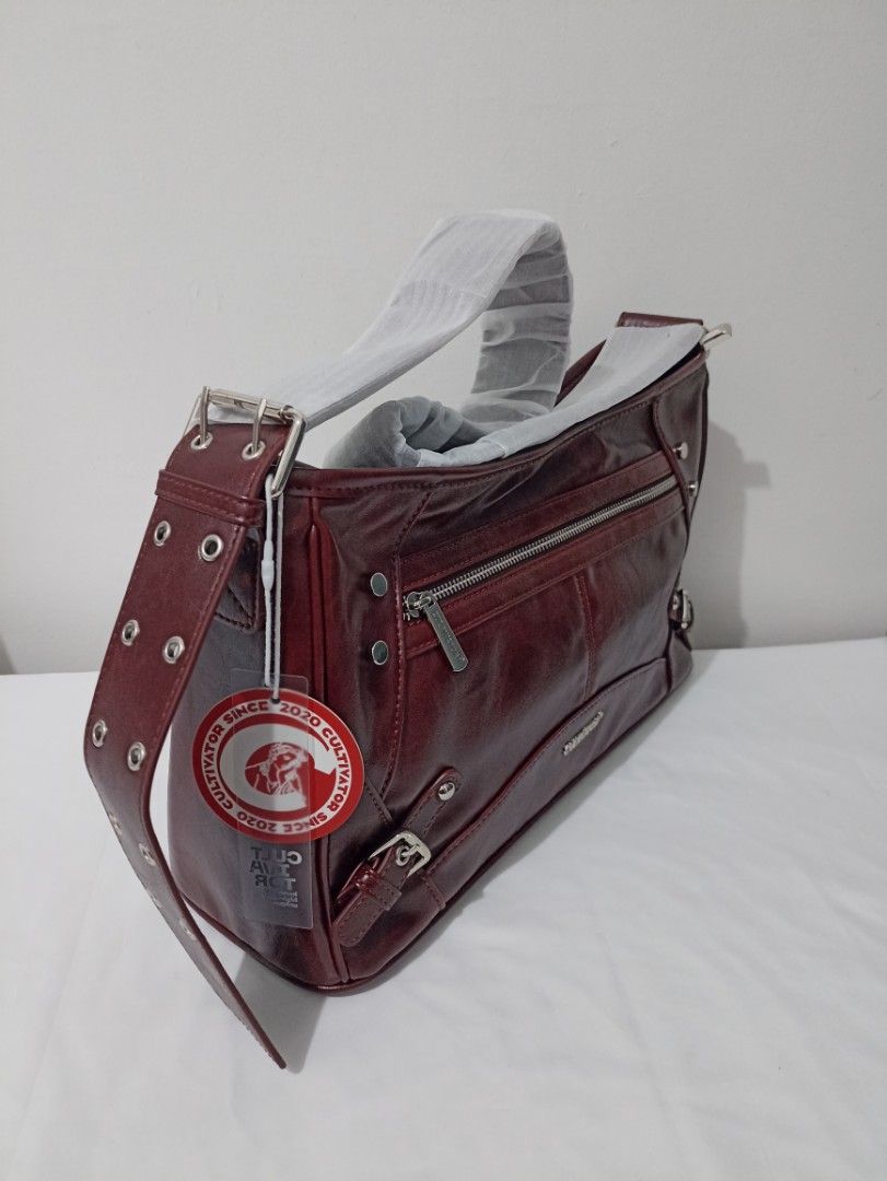 Cultivator Biker Shoulder Bag (Category: Shoulder Bags) located in Kabacan. Submitted by prelovedbags.ph (Listing ID 1463638284, Image 3). Description: Bnew. Premium Vegan leather. Medium size. With dustbag and paperbag. Wine red color🇨🇳.