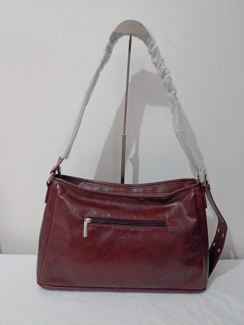 Cultivator Biker Shoulder Bag (Category: Shoulder Bags) located in Kabacan. Submitted by prelovedbags.ph (Listing ID 1463638284, Image 2). Description: Bnew. Premium Vegan leather. Medium size. With dustbag and paperbag. Wine red color🇨🇳.
