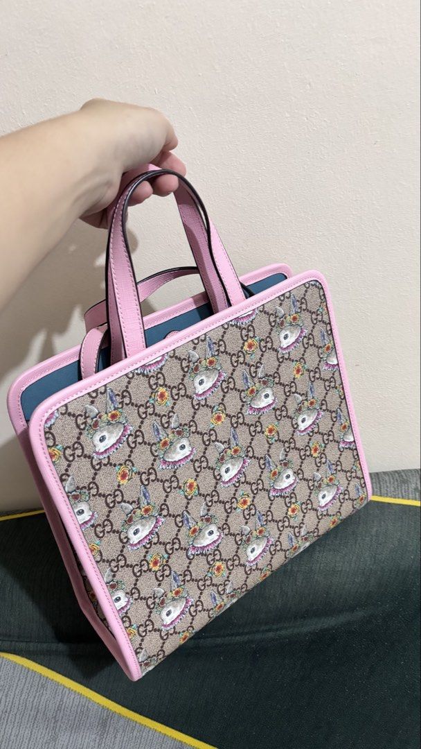Cute Document Bag🌸 (Category: Cross-body Bags) located in Manila. Submitted by anneprlvdbgs (Listing ID 1463624386, Image 3). Description: NAKASALE lang tu🥹 iget kase may strap siya kasama usually wala talaga siya strap. First to pay. Pinky Document Bag😍 📌Japan Auction Sourced 📌LIKE NEW/ in excellent condition 📌 ACTUAL PHOTO POSTED. What you see is exactly what you get. MOP: GCASH, Maribank & BDO QR MOD: Same day delivery if lalamove 📍 Mak