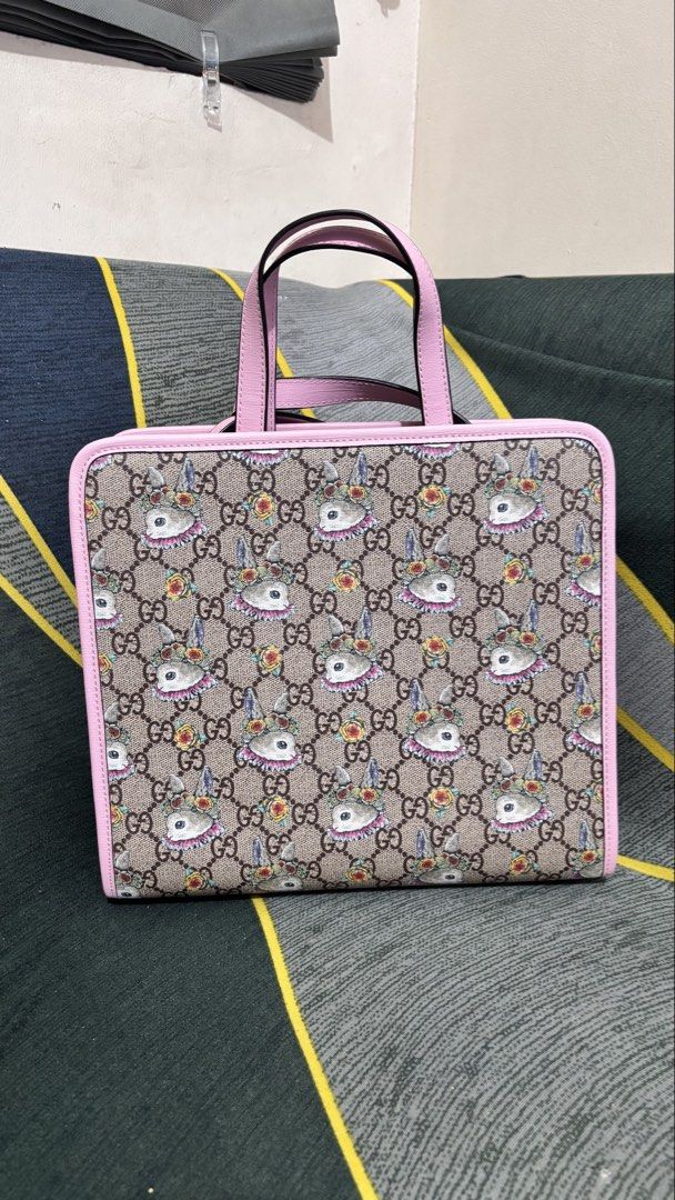 Cute Document Bag🌸 (Category: Cross-body Bags) located in Manila. Submitted by anneprlvdbgs (Listing ID 1463624386, Image 1). Description: NAKASALE lang tu🥹 iget kase may strap siya kasama usually wala talaga siya strap. First to pay. Pinky Document Bag😍 📌Japan Auction Sourced 📌LIKE NEW/ in excellent condition 📌 ACTUAL PHOTO POSTED. What you see is exactly what you get. MOP: GCASH, Maribank & BDO QR MOD: Same day delivery if lalamove 📍 Mak