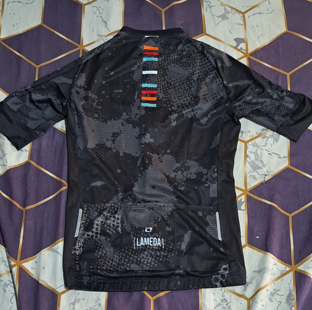 Cycling Jersey (Category: Activewear) located in Manila. Submitted by topalits (Listing ID 1463640653, Image 2). Description: PTPA For Sale Lameda Cycling Jersey Size Small Price 600 In good condition Open for meet up & shipping Pm for other inquiries & concern.