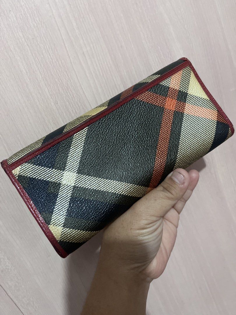 Daks red long wallet checkered | free shipping (Category: Wallets & Card holders) located in Iloilo. Submitted by youronlinesister (Listing ID 1463690400, Image 2). Description: Daks red long wallet checkered | free shipping Sobrang ganda Sobrang dami card slot Madami picture slot Preloved with signs of use May rubs sa corners Maganda pa Bawal sa maselan Price:P1200 free shipping via J&T Mop:gcash.