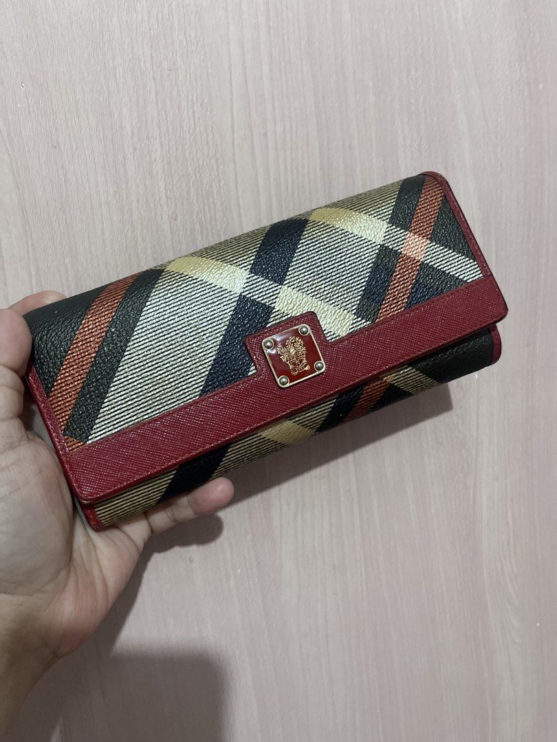 Daks red long wallet checkered | free shipping (Category: Wallets & Card holders) located in Iloilo. Submitted by youronlinesister (Listing ID 1463690400, Image 1). Description: Daks red long wallet checkered | free shipping Sobrang ganda Sobrang dami card slot Madami picture slot Preloved with signs of use May rubs sa corners Maganda pa Bawal sa maselan Price:P1200 free shipping via J&T Mop:gcash.