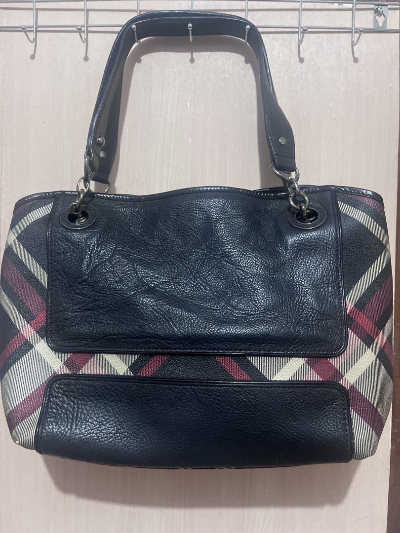 Daks shoulder bag | free shipping (Category: Shoulder Bags) located in Iloilo. Submitted by youronlinesister (Listing ID 1463687356, Image 2). Description: Daks checkered black red shoulder bag/free shipping 12x8x5 inches 9 inches handle drop High quality materials Roomy Maganda Flaw: may signs of use sa magnetic snap sa loob( di naman kita) Black areas of bag and handles made Of geniune leather Price:P850 free shipping via J&T Mop:gcash .