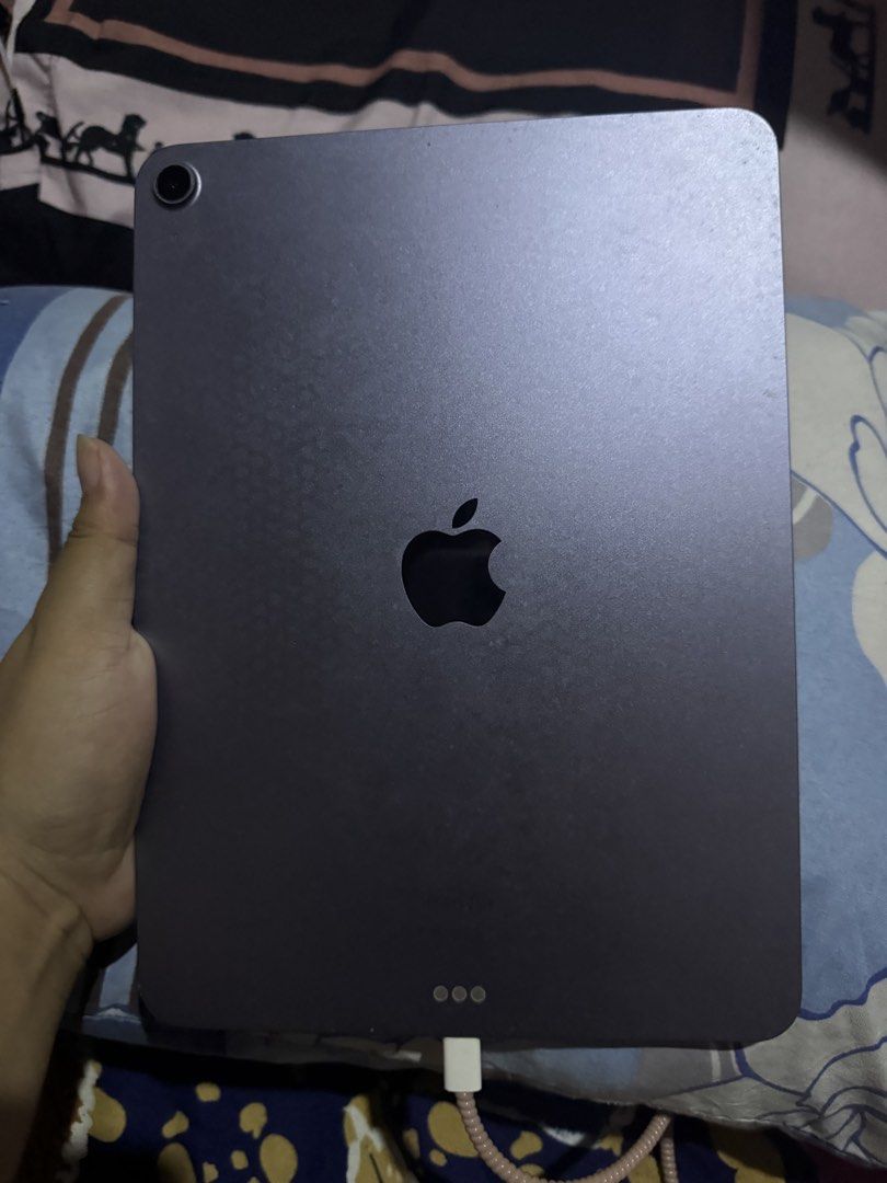 damaged ipad air 4th gen (Category: iPad) located in Quezon City. Submitted by charrydemz50347 (Listing ID 1463655106, Image 2). Description: - DEFECTIVE - LCD ISSUE - Power Button not working anymore - FOR PARTS ONLY.