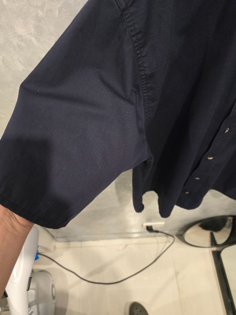 Dark Blue Workwear Crop Polo (Category: Tshirts & Polo Shirts ) located in Quezon City. Submitted by outofhabits_store (Listing ID 1463577451, Image 2). Description: Size: Large Width: 23.5 inches Length: 27 inches Buy 2 items worth 600 pesos and get them for 1,000 Payment method: GCash Shipping options (shouldered by buyer): J&T 3-7 days, Lalamove or Grab within the day Location: Quezon City Please manage your expectations as this item is not br