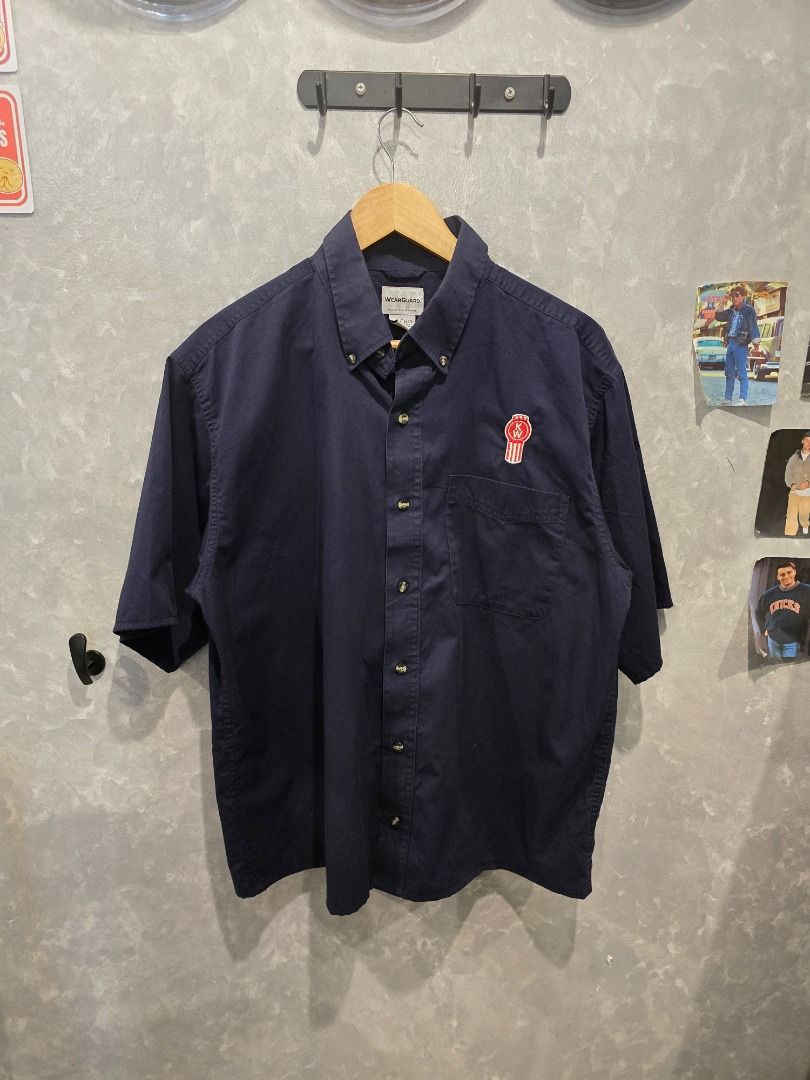 Dark Blue Workwear Crop Polo (Category: Tshirts & Polo Shirts ) located in Quezon City. Submitted by outofhabits_store (Listing ID 1463577451, Image 1). Description: Size: Large Width: 23.5 inches Length: 27 inches Buy 2 items worth 600 pesos and get them for 1,000 Payment method: GCash Shipping options (shouldered by buyer): J&T 3-7 days, Lalamove or Grab within the day Location: Quezon City Please manage your expectations as this item is not br