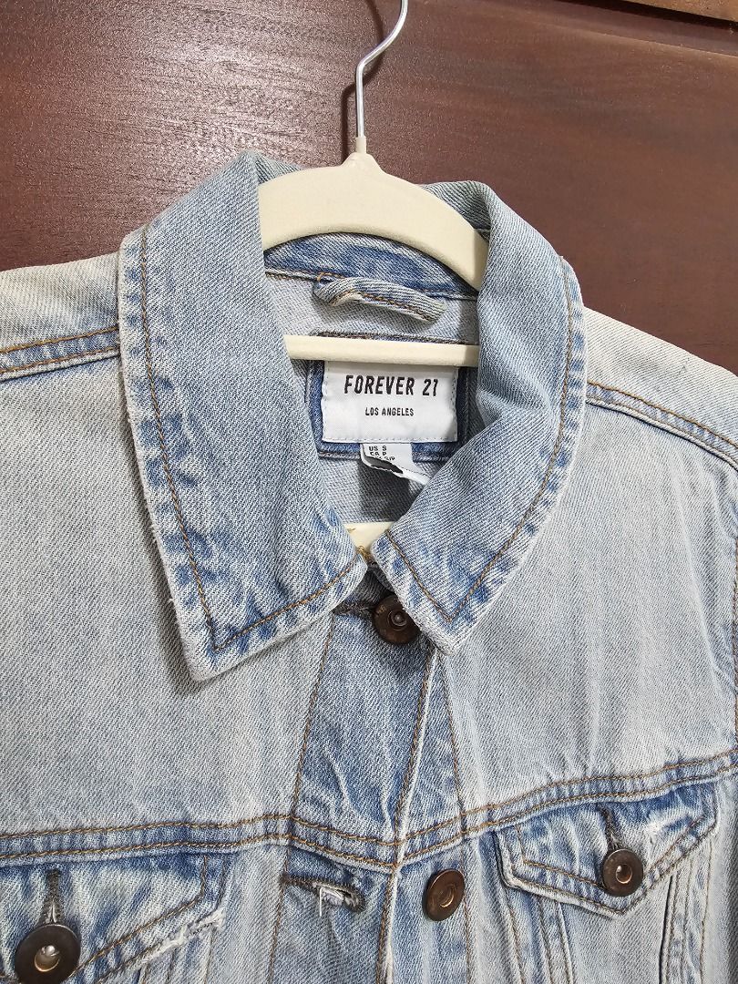 Denim Jacket Forever 21 (Category: Coats, Jackets and Outerwear) located in Los Banos. Submitted by itsmecathey (Listing ID 1463707713, Image 1). Description: Good as new, can fit to S-M.