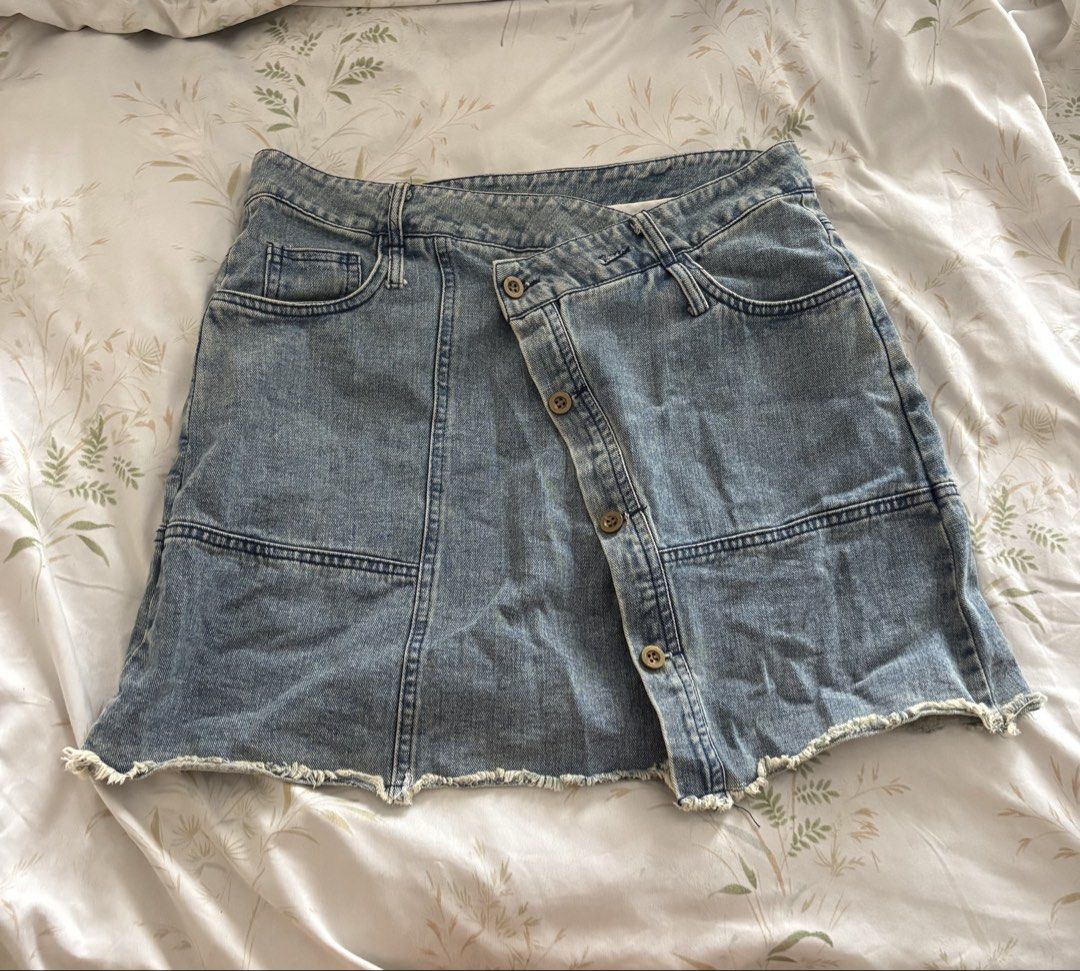 Denim Skirt (Category: Skirts) located in Manila. Submitted by hygeia555 (Listing ID 1463741820, Image 1). Description: Waistline: 30.
