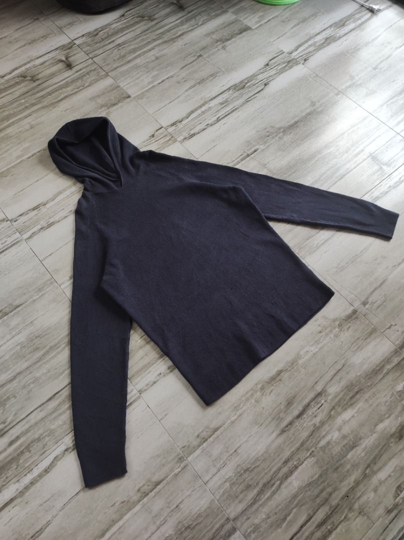 Denver Hayes Hoodie Jacket - Large (Category: Coats, Jackets and Outerwear) located in Dasmarinas. Submitted by acesteve (Listing ID 1463644719, Image 1). Description: Size in inches: 21 width 29.5 length No issues or alterations Loc: Dasma Cavite MOP: Gcash.