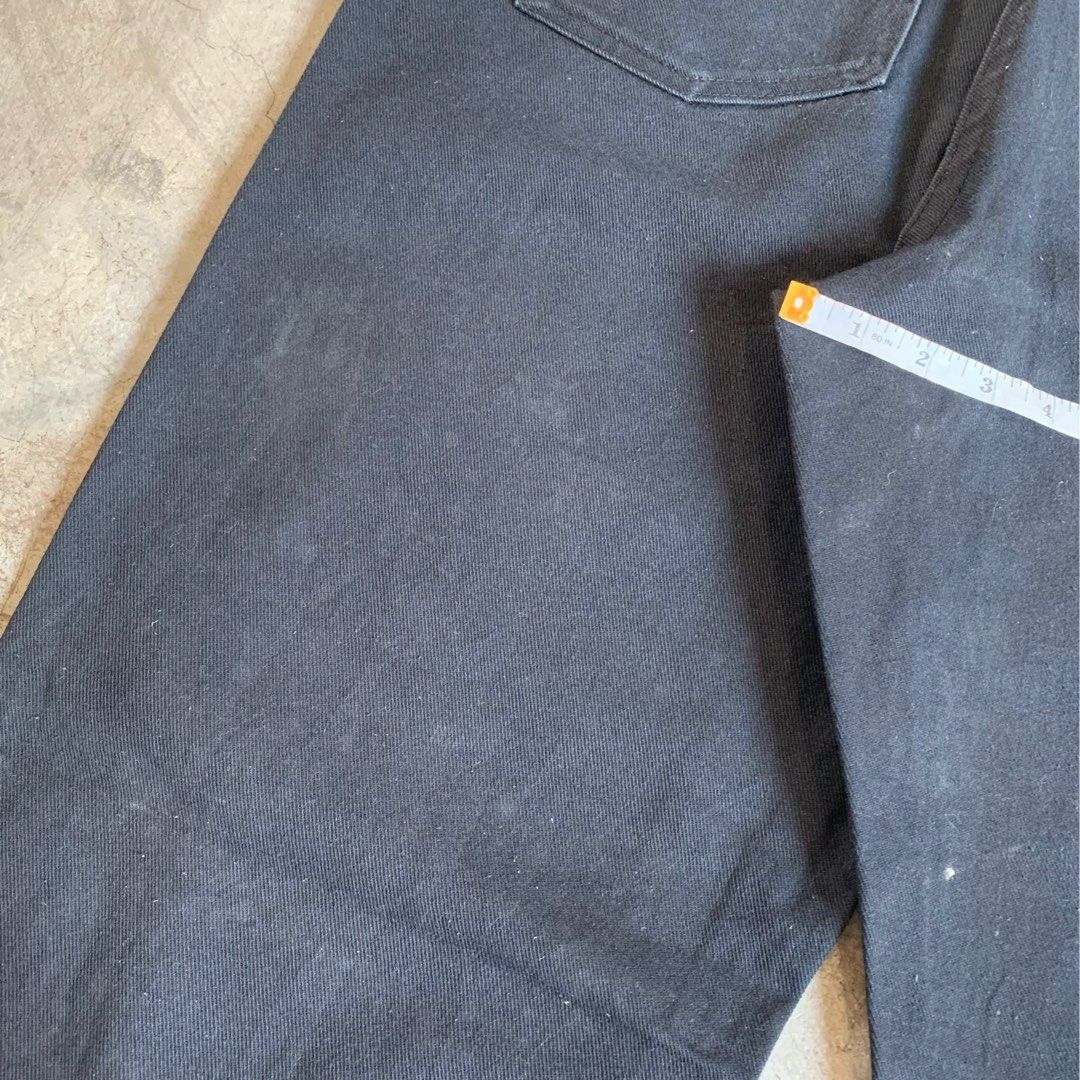 Dickies Black Work Pants Carpenter Style (Category: Trousers) located in Manila. Submitted by emplysthrift. (Listing ID 1463691682, Image 3). Description: Actual dimes on tapemeasure Waist " 35 Length "41 Good Condition Colorrate: 9.5/10 Flaws: white spots, rants, sign of usage Unli vouch/vc for safe transactions 📲 Location: Laspinas City, Metro Manila, Brngy Talon Uno. 📍 DM IF INTERESTED📥 - Black Dickies Carpenter Pants - Classic Fit - Durabl