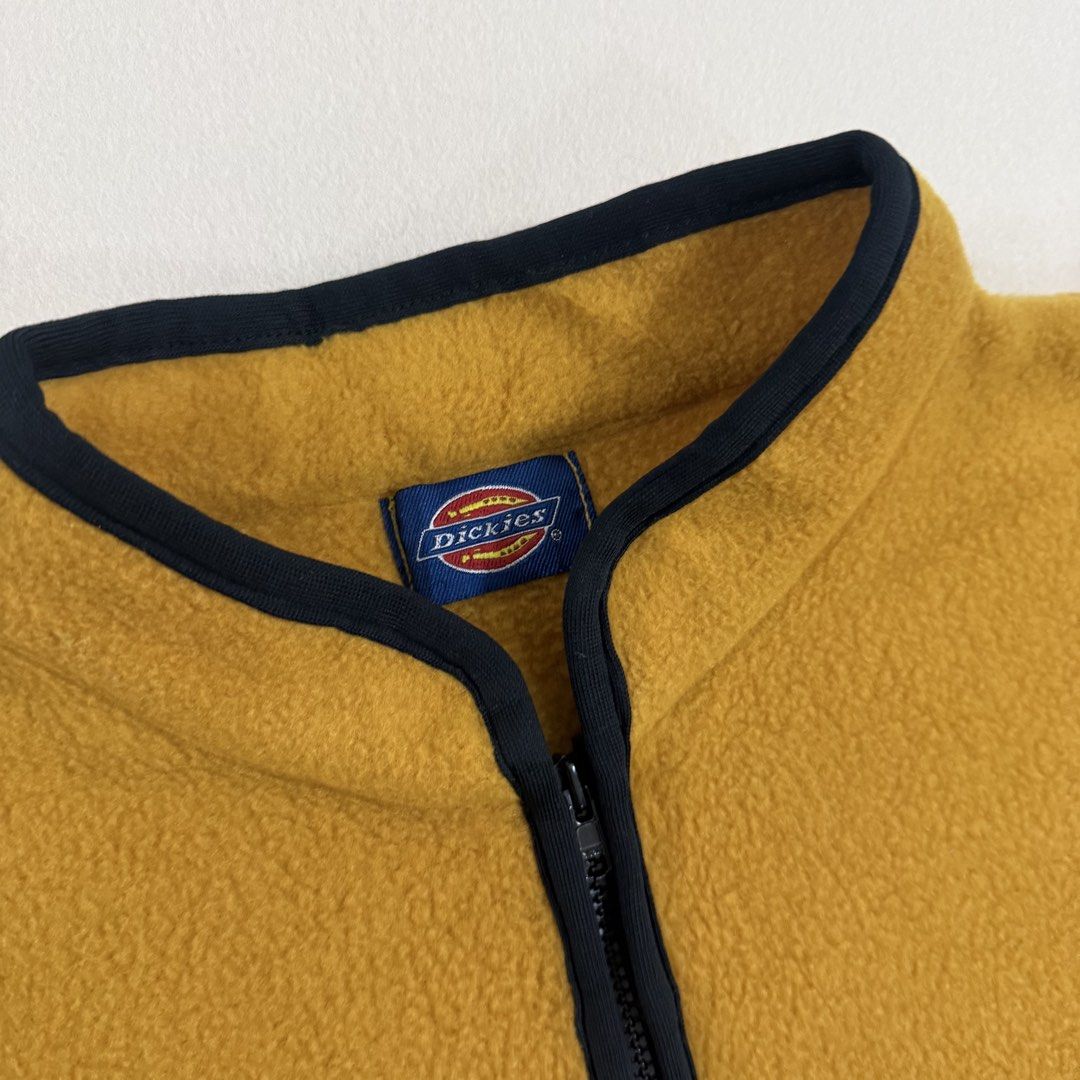 Dickies Fleece Qzip (Category: Coats, Jackets and Outerwear) located in Manila. Submitted by badwillcurated (Listing ID 1463740475, Image 3). Description: 21W 26L .
