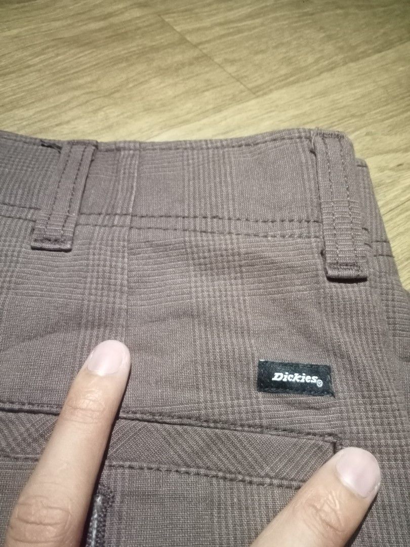 Dickies Plaid Flex short (Category: Shorts) located in Bais. Submitted by gelothrifts (Listing ID 1463682537, Image 2). Description: - Dickies brown plaid short - Features Flex technology for comfort - Versatile for casual wear or work -size 34 as new condition.