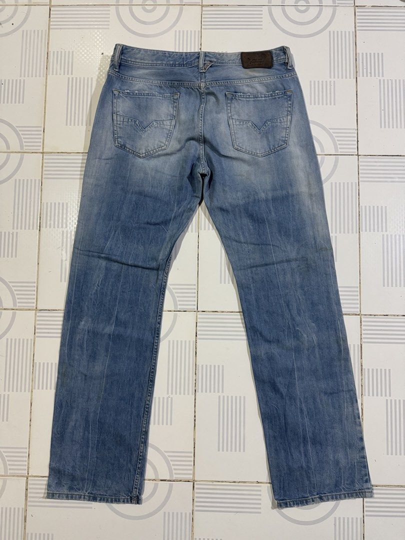 DIESEL LARKEE (Category: Jeans) located in Cebu City. Submitted by etnaner (Listing ID 1463736934, Image 3). Description: DIESEL LARKEE JEANS MADE IN ITALY SIZE: 34W on tag Good condition Normal fading .
