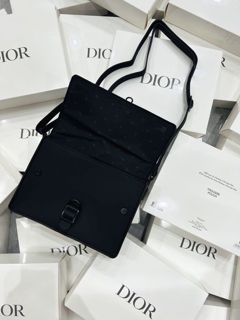 DIOR Sling Bag (Category: Sling Bags) located in Bulacan. Submitted by shopwithme_23 (Listing ID 1463645978, Image 3). Description: •Authentic GWP •with box ₱1,900 onlyyy!!! (Lp na po yan, umaabot pa ng 3k+ benta ng iba diyan😭).