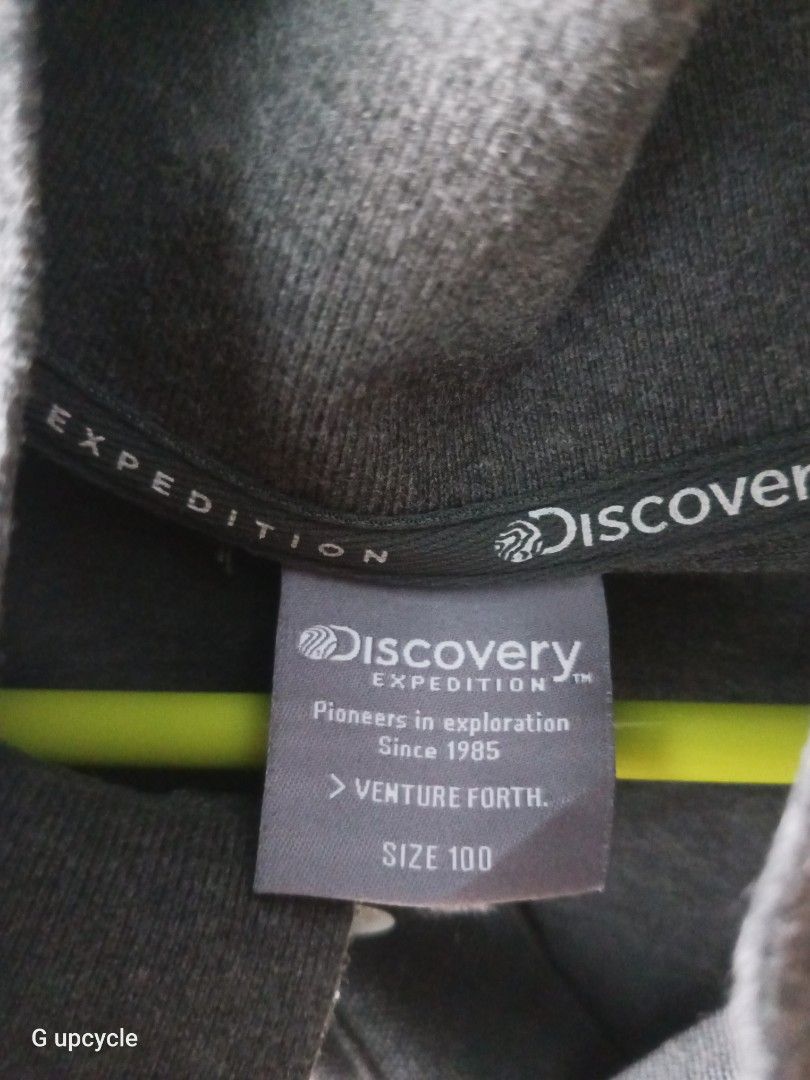 DISCOVER EXPEDITION POLO SHIRT (Category: Hiking & Camping) located in Cebu City. Submitted by glennbryceland031185 (Listing ID 1463597792, Image 3). Description: Discovery Expedition short-sleeve polo shirt, dark gray, brand's embroidered logo on the left chest. All in super good condition, see pictures for sizing..
