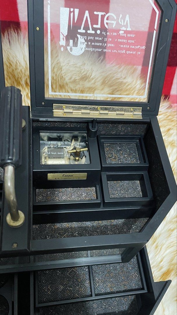 DISCRETION Jewelry Music Box (Category: Body Jewelry) located in Quezon City. Submitted by sissymissy1527 (Listing ID 1463720019, Image 3). Description: ➡️May konting flaws (see the last photo) ➡️Music working ➡️Ganda nito, in great condition ~Lady Mate Japan Glass lid accessory case. It has many removable trays and dividers, so you can store small items separately. Song title ♪ “Kanpai” (Cheers). .