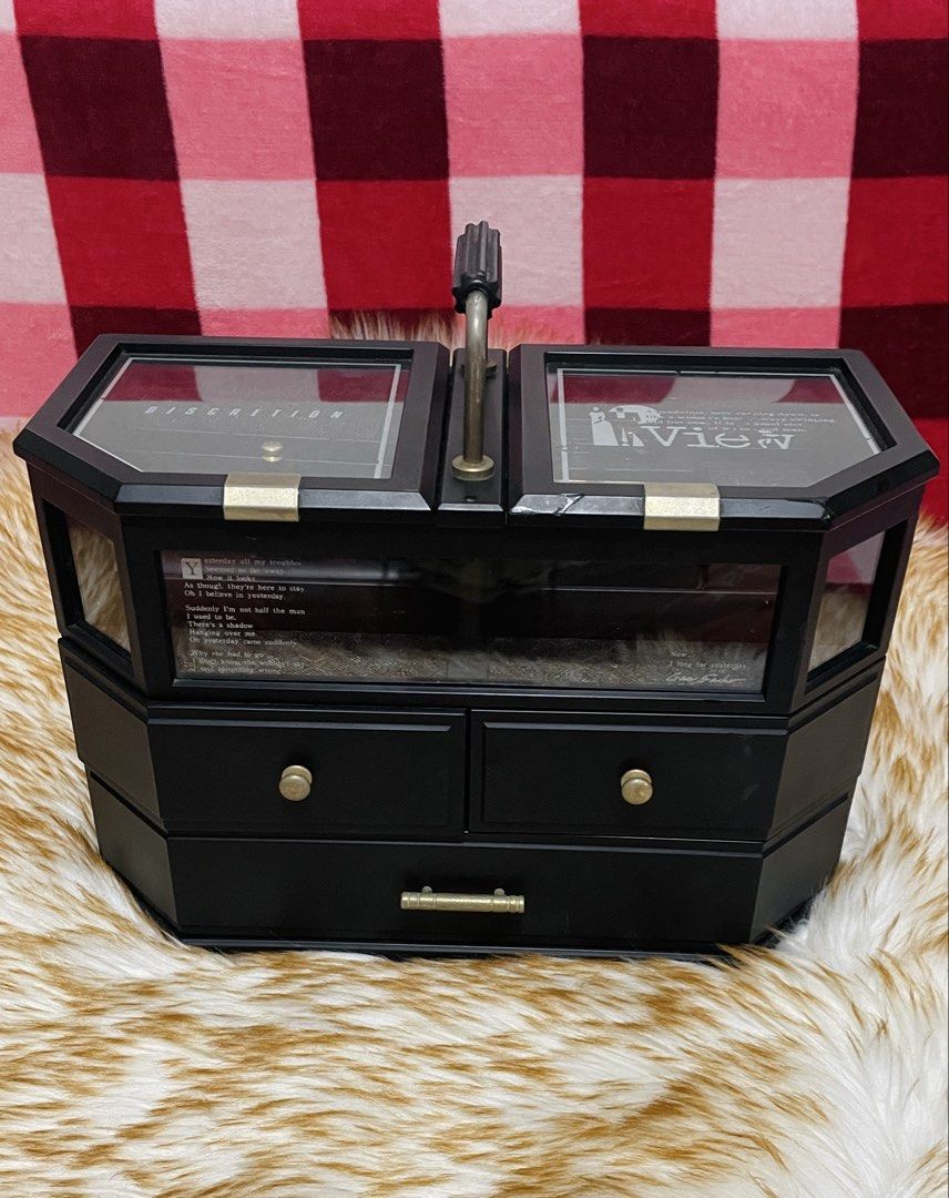 DISCRETION Jewelry Music Box (Category: Body Jewelry) located in Quezon City. Submitted by sissymissy1527 (Listing ID 1463720019, Image 1). Description: ➡️May konting flaws (see the last photo) ➡️Music working ➡️Ganda nito, in great condition ~Lady Mate Japan Glass lid accessory case. It has many removable trays and dividers, so you can store small items separately. Song title ♪ “Kanpai” (Cheers). .