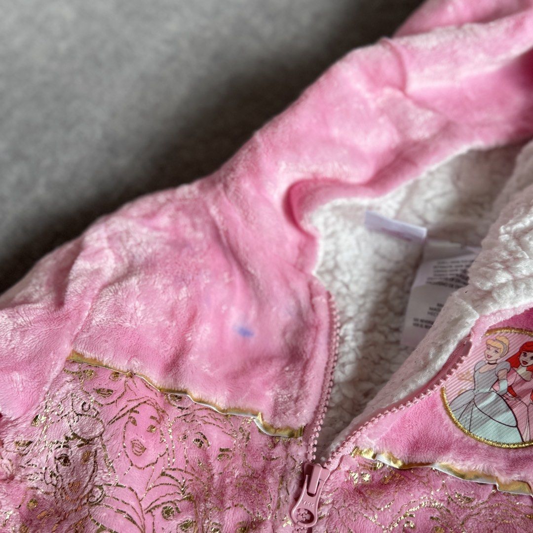disney princesses kids jacket (Category: Babies & Kids Fashion) located in Baguio. Submitted by mapa_laku (Listing ID 1463740466, Image 2). Description: .