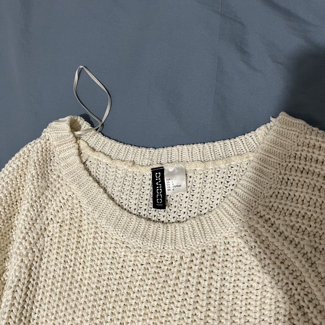 Divided by H&M Cream Knit Cropped Sweater (Category: Longsleeves) located in Kalayaan. Submitted by camsiii (Listing ID 1463690974, Image 1). Description: - Divided by H&M cream knit sweater - Relaxed fit with a cropped hem - Long sleeves and crew neckline - Chunky, textured knit - Versatile for layering or solo wear - Easy to style with jeans or skirts.