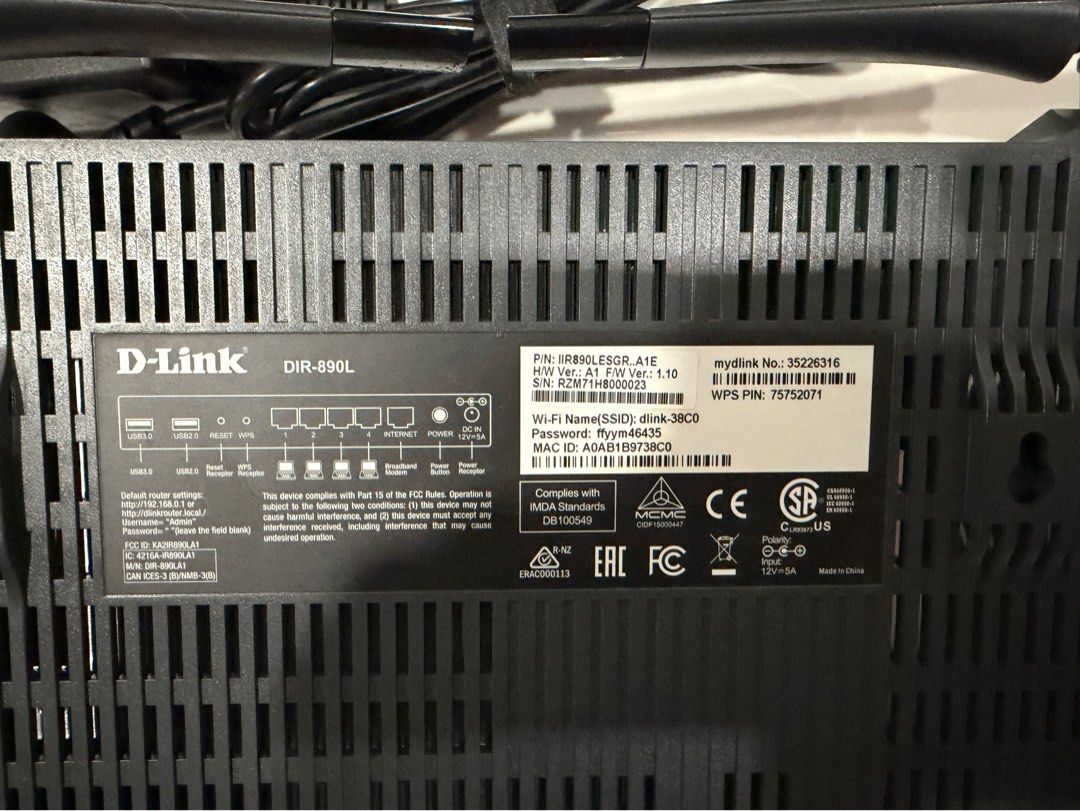 D-Link DIR-890L AC3200 Tri-Band Wireless Router (Category: Networking) located in Makati City. Submitted by monkeykingo (Listing ID 1463691910, Image 3). Description: - D-Link DIR-890L Wireless Router - Tri-Band AC3200 Speed - Six (6) High-Performance Antennas for Superior Coverage - Includes Original Power Adapter - Tested and Fully Functional - Ideal for Home Network Upgrades.