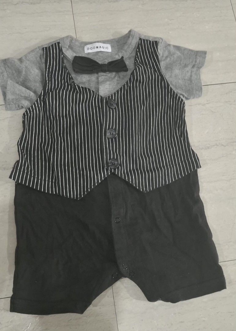 DOOMAGIC Baby Boy Romper Vest Bowtie (Category: Babies & Kids Fashion) located in Valenzuela. Submitted by blueygoody (Listing ID 1463617956, Image 1). Description: Cute baby romper from DOOMAGIC. Grey short sleeves with a black pinstripe vest and bowtie detail. Black shorts bottom. Buttons at the crotch for easy diaper changes. Great for parties or special occasions. Made of 100% cotton. .