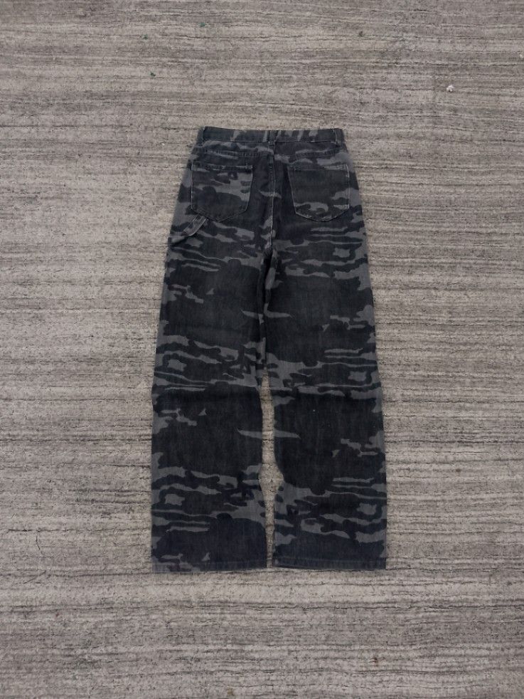 📌Double knee camo pants (Category: Jeans) located in Camaligan. Submitted by central_closet (Listing ID 1463702369, Image 2). Description: ‎📌 Double knee camo pants ‎Size:28 ‎•Dimensions: ‎Waist: 28 ‎Length: 39 ‎Thigh: 11 ‎Leghole: 9 ‎ ‎- In Good Condition ‎- MUST HAVE IN YOUR COLLECTION ‎- Heavyweight pants ‎- Camo design ‎ISSUE: Need wash, discoloration ‎ ‎Price:550🏷️ ‎ ‎•✅PLUS SHIPPING FEE (+95) ‎•🔵MOP: G CASH ‎•🟥COURIER: Flash Express ‎•