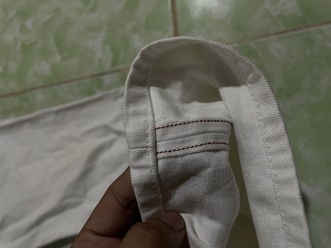 DOUBLE RL SELVEDGE WHITE JEANS (Category: Jeans) located in Cagayan de Oro. Submitted by patrickjam03829 (Listing ID 1463739448, Image 3). Description: waist 32 length 39 leg open 8 thigh 12 issued need repair.