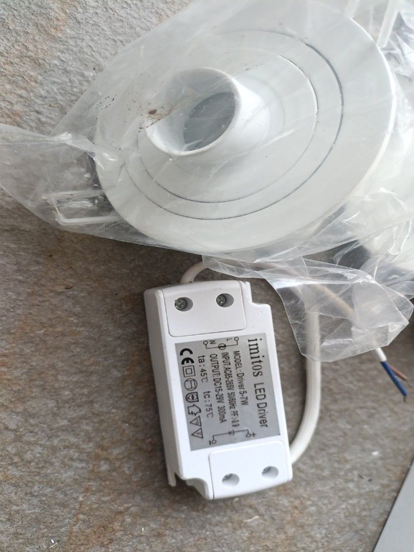 Down light (Category: Lighting) located in Kuala Lumpur. Submitted by loh.music (Listing ID 1457148210, Image 3). Description: LED down light all 3 nos - LED eye Ball - 7w 12 nos - LED eye ball - 7w 6 nos - LED dow light - 14w & 7 w total 21 nos.