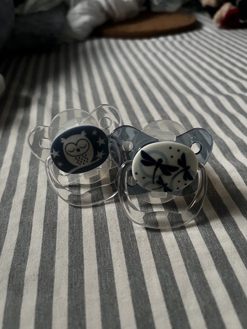 Dr. Brown Orthodontic Pacifier 0-6 months (Category: Soothers & Pacifiers) located in Manila. Submitted by nkv.carousold (Listing ID 1463614622, Image 1). Description: Never used, just washed and sterilized. RFS: Decided to buy another brand same as baby’s first pacifier. Bought for ₱800 at baby company. LOC: Parañaque.