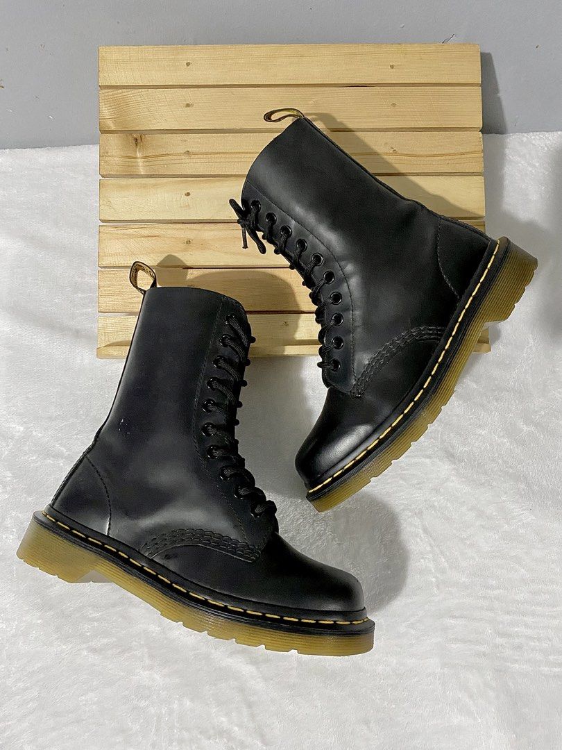 dr. martens 10092 (Category: Boots) located in Bulacan. Submitted by parapapa (Listing ID 1463642560, Image 3). Description: US 5 / Euro 36 / 23cm 9/10 condition .