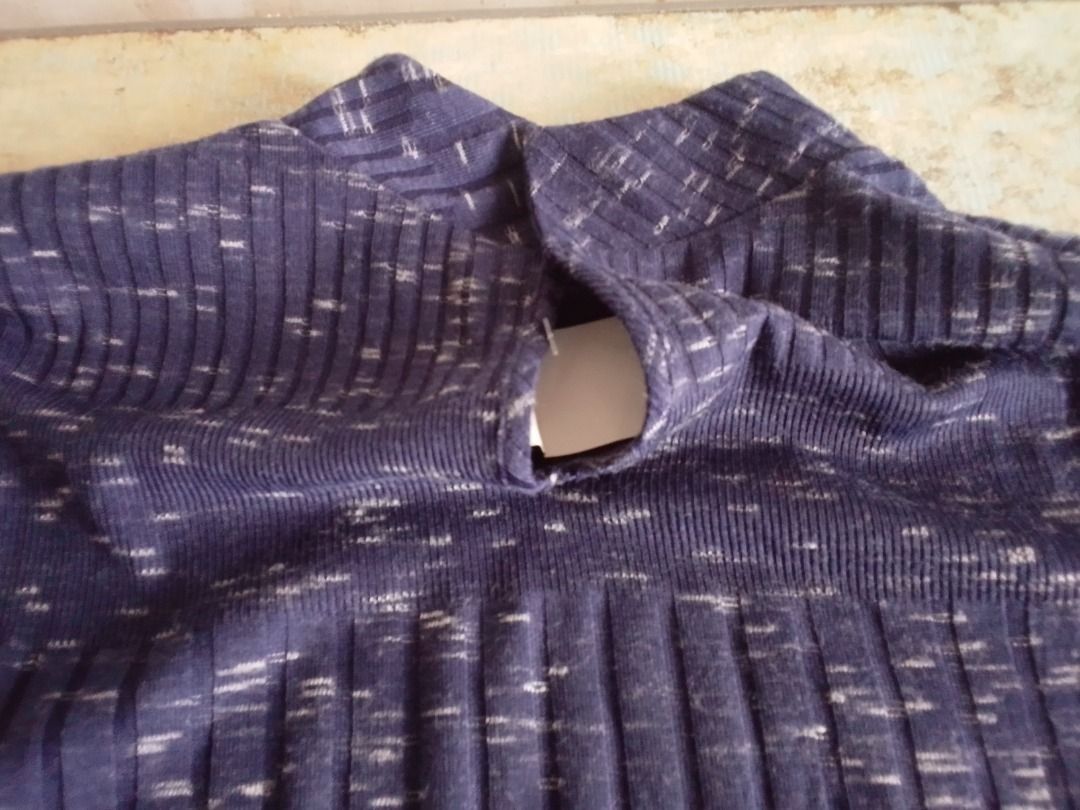 Dress US BNEWTAG (Category: Dresses) located in Los Banos. Submitted by mania-62906 (Listing ID 1463594427, Image 2). Description: Authentic. US Small (Northstorm distributor).